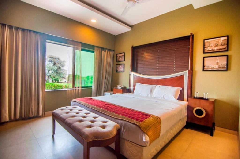 Jalsa Hotel & Banquets,إندور المظهر الخارجي الصورة