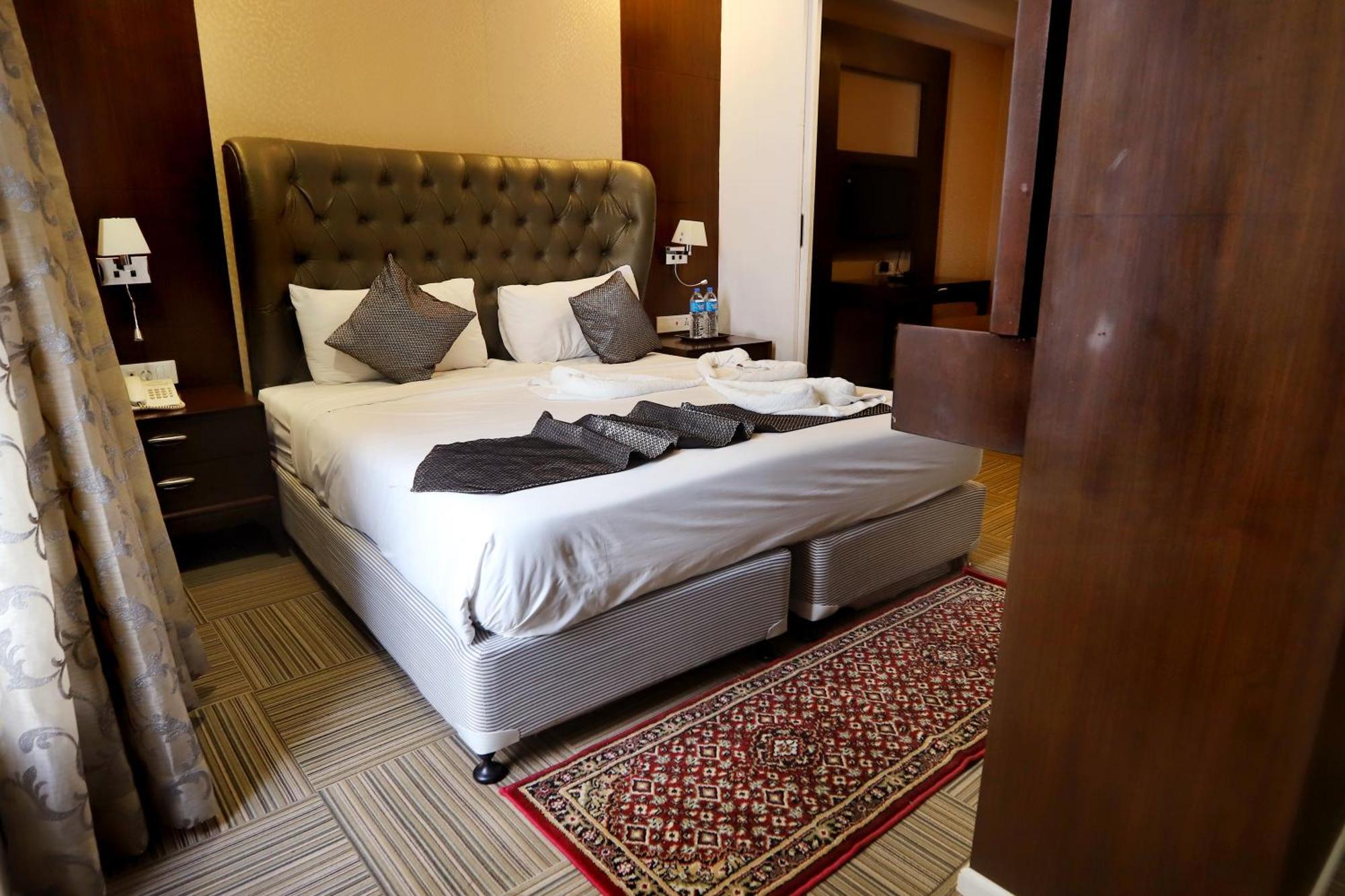 Jalsa Hotel & Banquets,إندور المظهر الخارجي الصورة