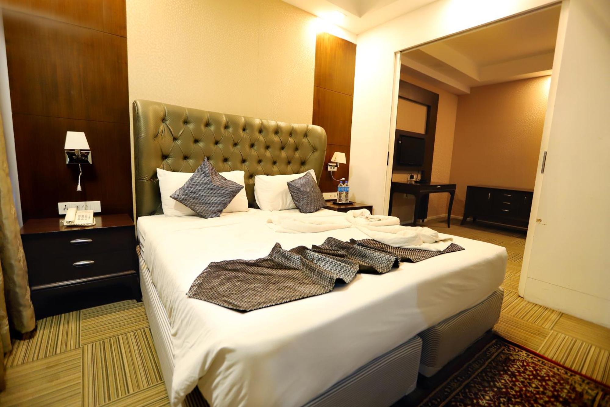 Jalsa Hotel & Banquets,إندور المظهر الخارجي الصورة